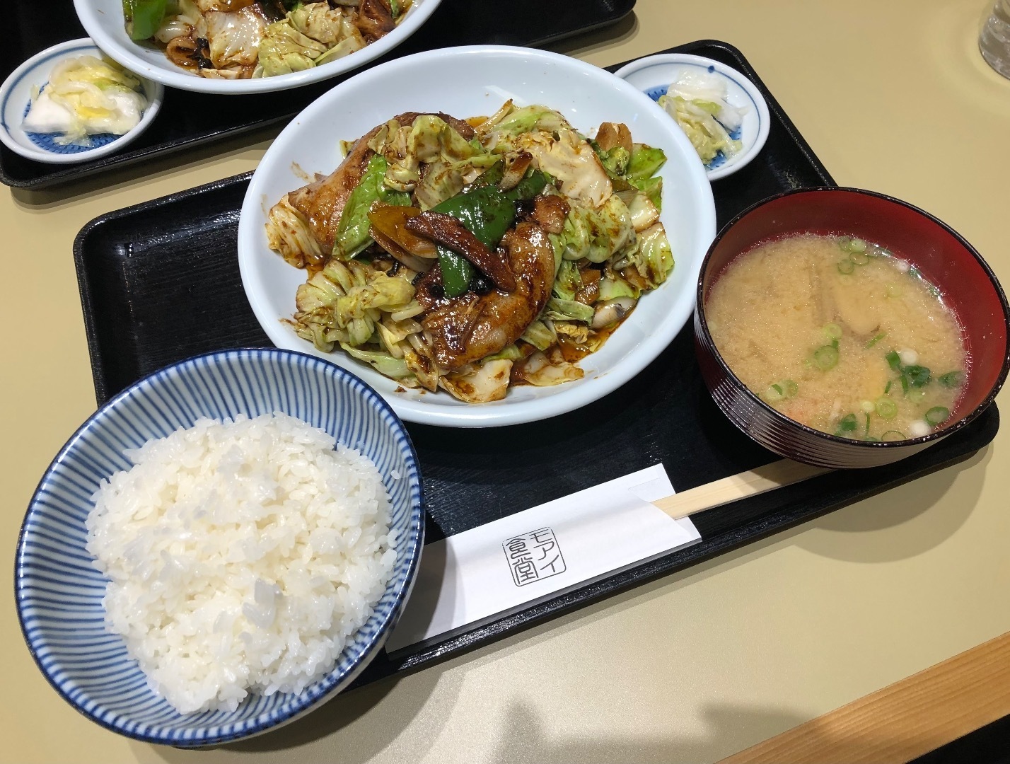 分厚い豚肉回鍋肉絶品！〜番外編モアイ食堂: 工藤ハジメの墓石（はかい